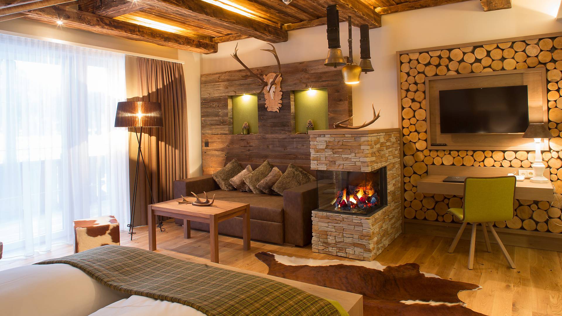 Romantische Luxus-Chalet Suite mit Kamin im Boutique Hotel Das Rübezahl
