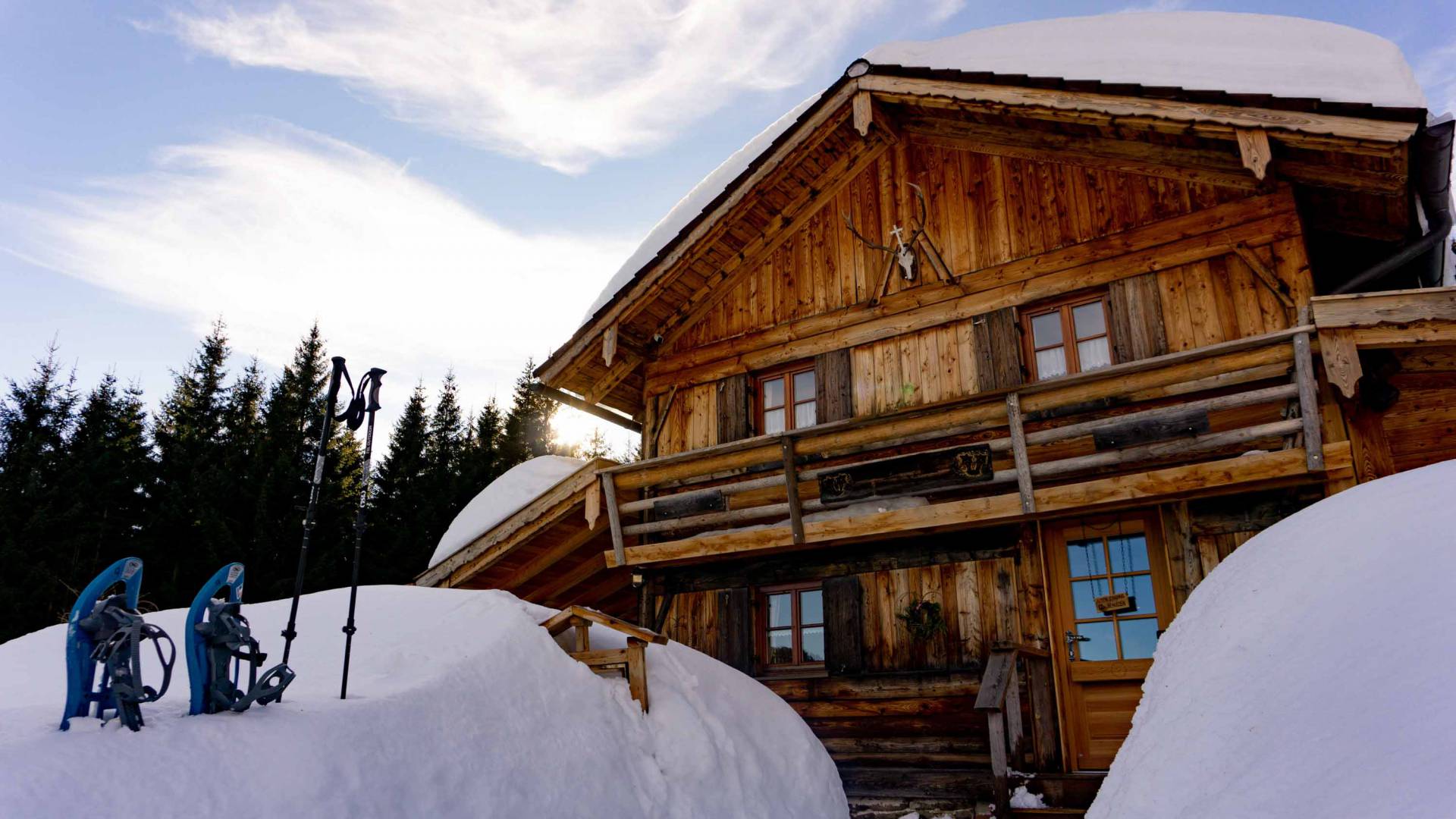 Edelsberghütte bei Pfronten mit Schneeschuhen