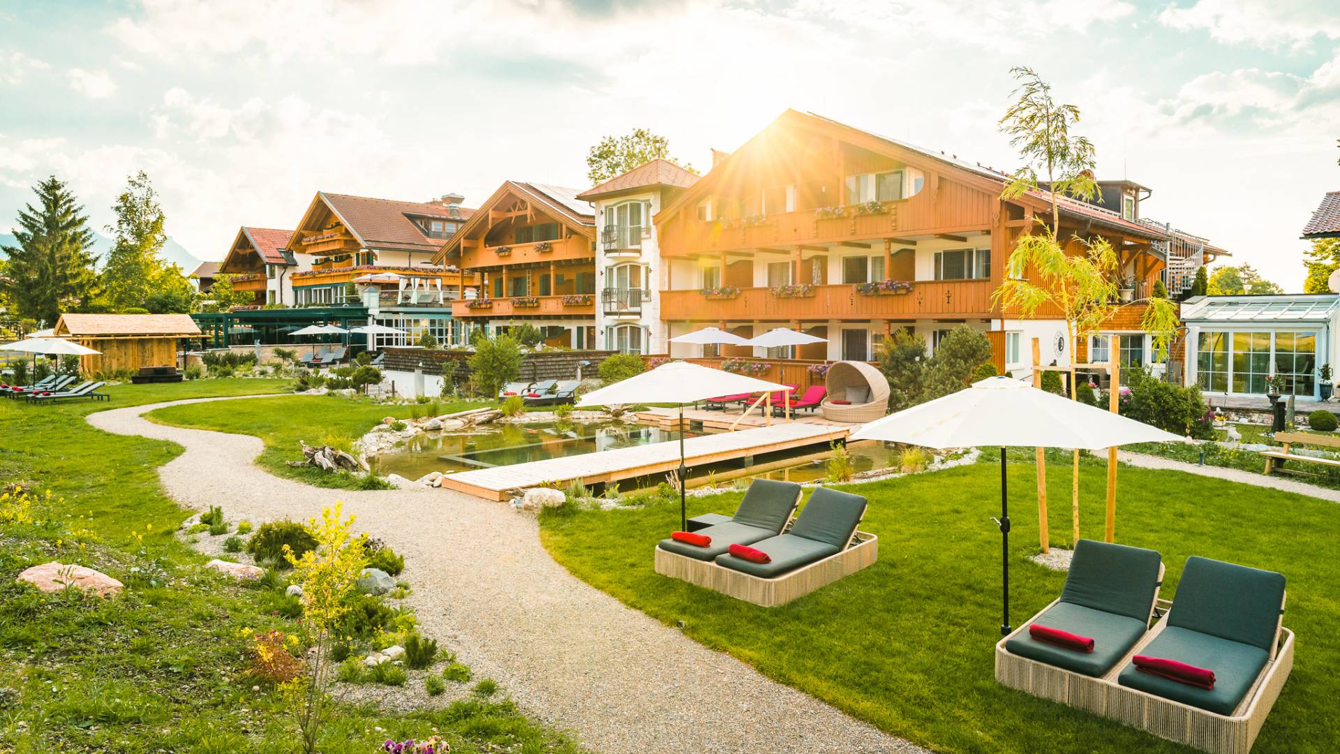 Welnesshotel in den Bergen mit Pool