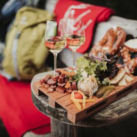 Brotzeit auf dem Berg in Schwangau