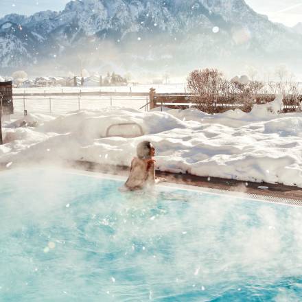 Pool mit Aussicht auf die Allgäuer Berge