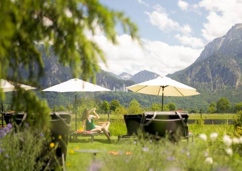 Wellnessgarten mit Bergblick