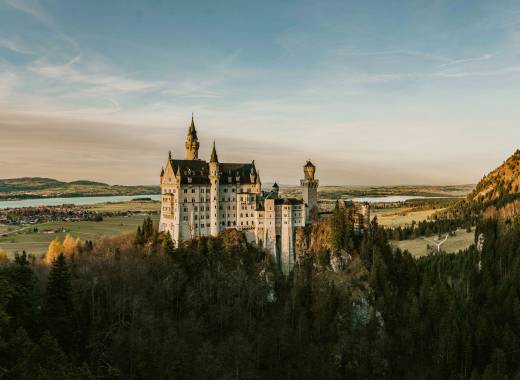 Schloss Neuschwanstein bei Füssen im Abendrot