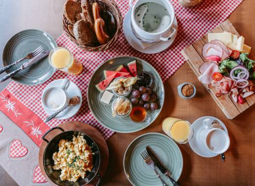 Bergfrühstück auf der Rohrkopfhütte im Allgäu